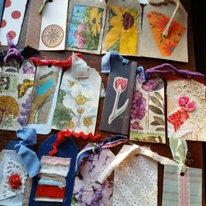 🧶✂️ Lot of (24) Handmade Tags for Gifts or Presents / Upcycled Art 🎨🖼